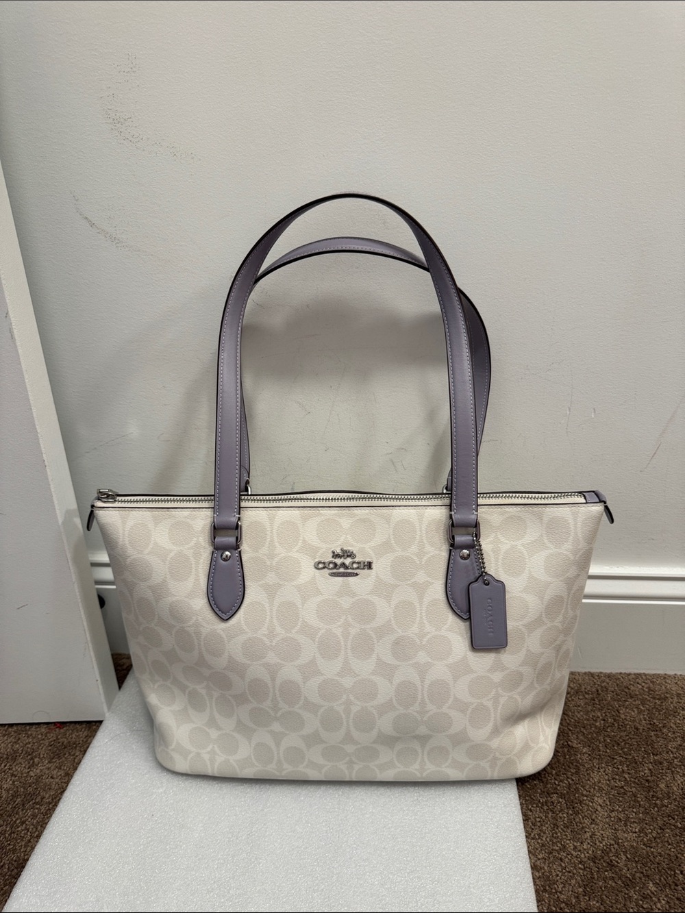 Coach gallery tote bag signature logo lavender trim with hangtag